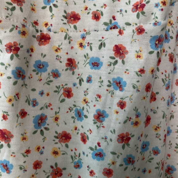 PrettyLittleThing Cream Ditsy Floral Tie Front Dress - Picture 6 of 9